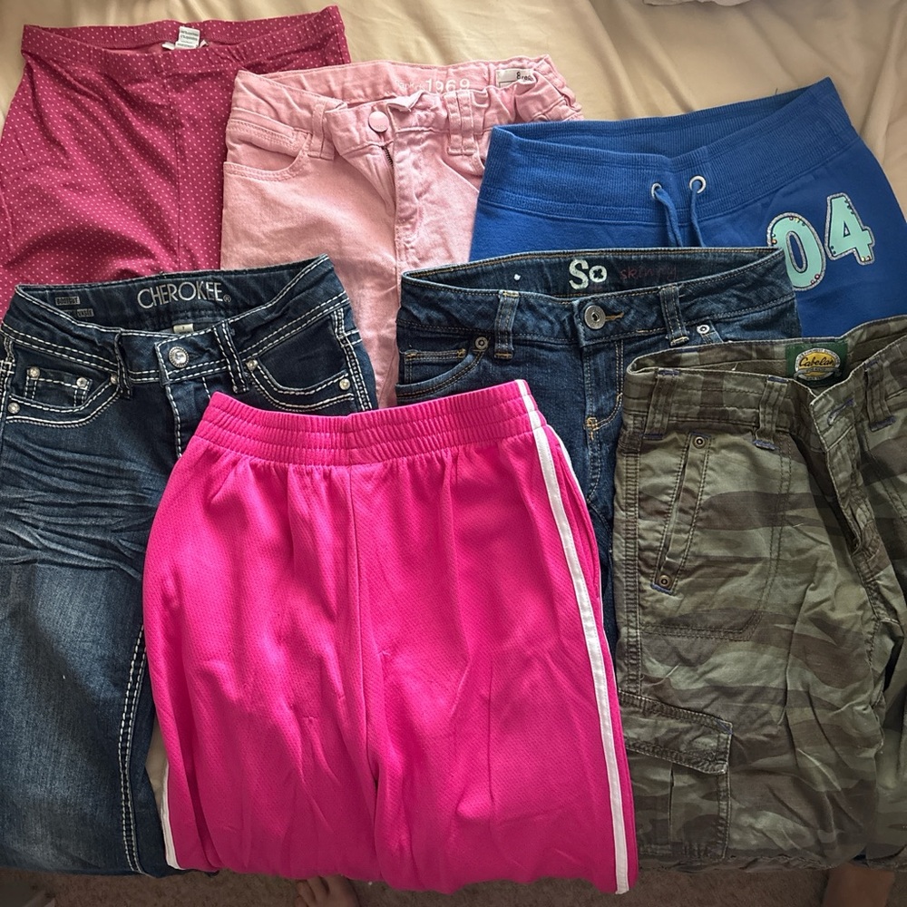 Bundle of girls pants jeans, cargos pants, joggers, sweats, leggings.